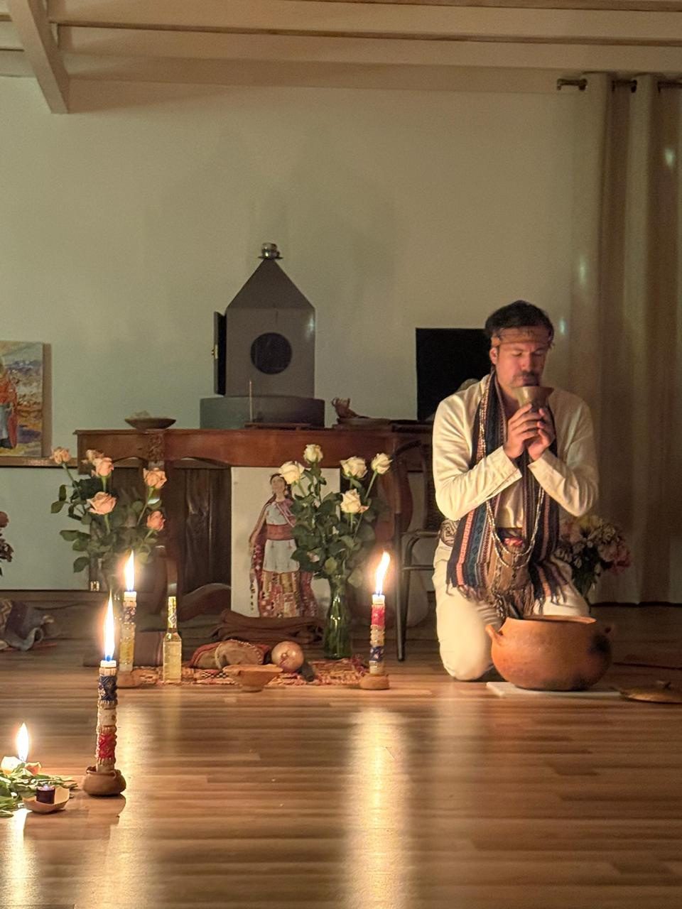Giuliano Salas, sacerdote inca, em cerimonia